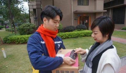 小哥到家 上海顺丰送小区月入七千，买房买车背后的努力与尊严